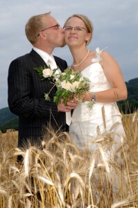 brautpaar-im-kornfelt-fotoshooting-hochzeit-foto-luger brautpaar-im-kornfelt-fotoshooting-hochzeit-foto-luger