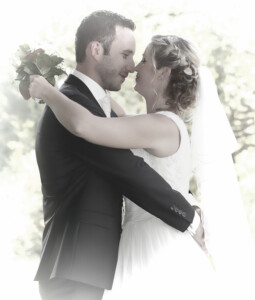 wedding-hochzeit-liebe-kuss-brautpaar-umarmung-foto-luger wedding-hochzeit-liebe-kuss-brautpaar-umarmung-foto-luger